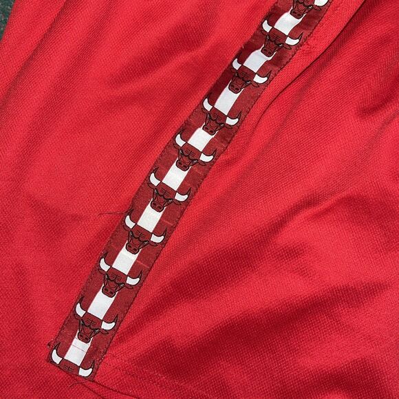 Chicago Bulls NBA Men’s Basketball Short Size Medium - Picture 6 of 6